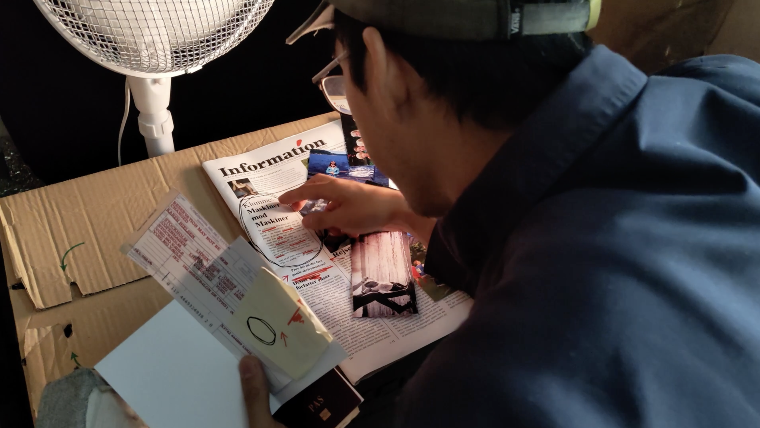 Visitor solving the Newsletter Puzzle in the escape room